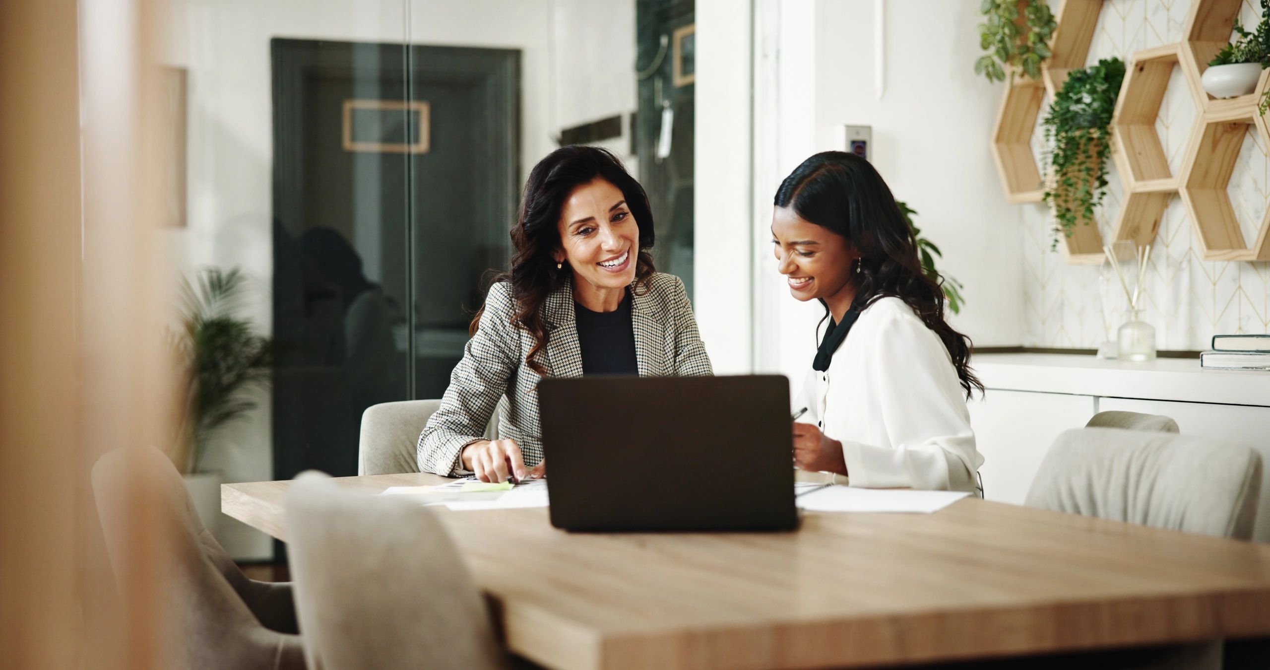 financial advisor consulting client